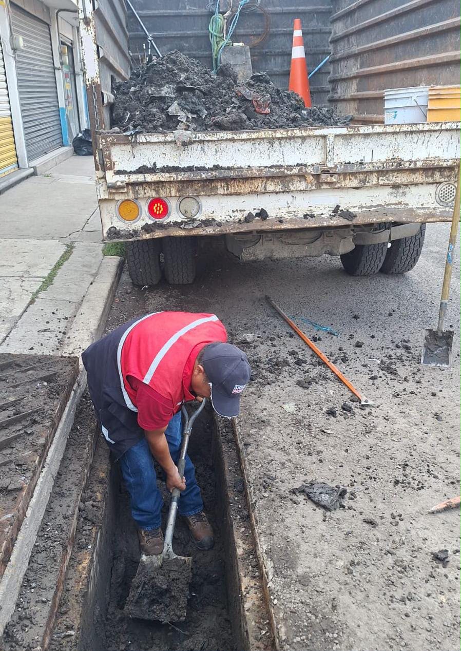 Gobierno de Chiautempan mantiene acciones de mantenimiento en red de drenaje